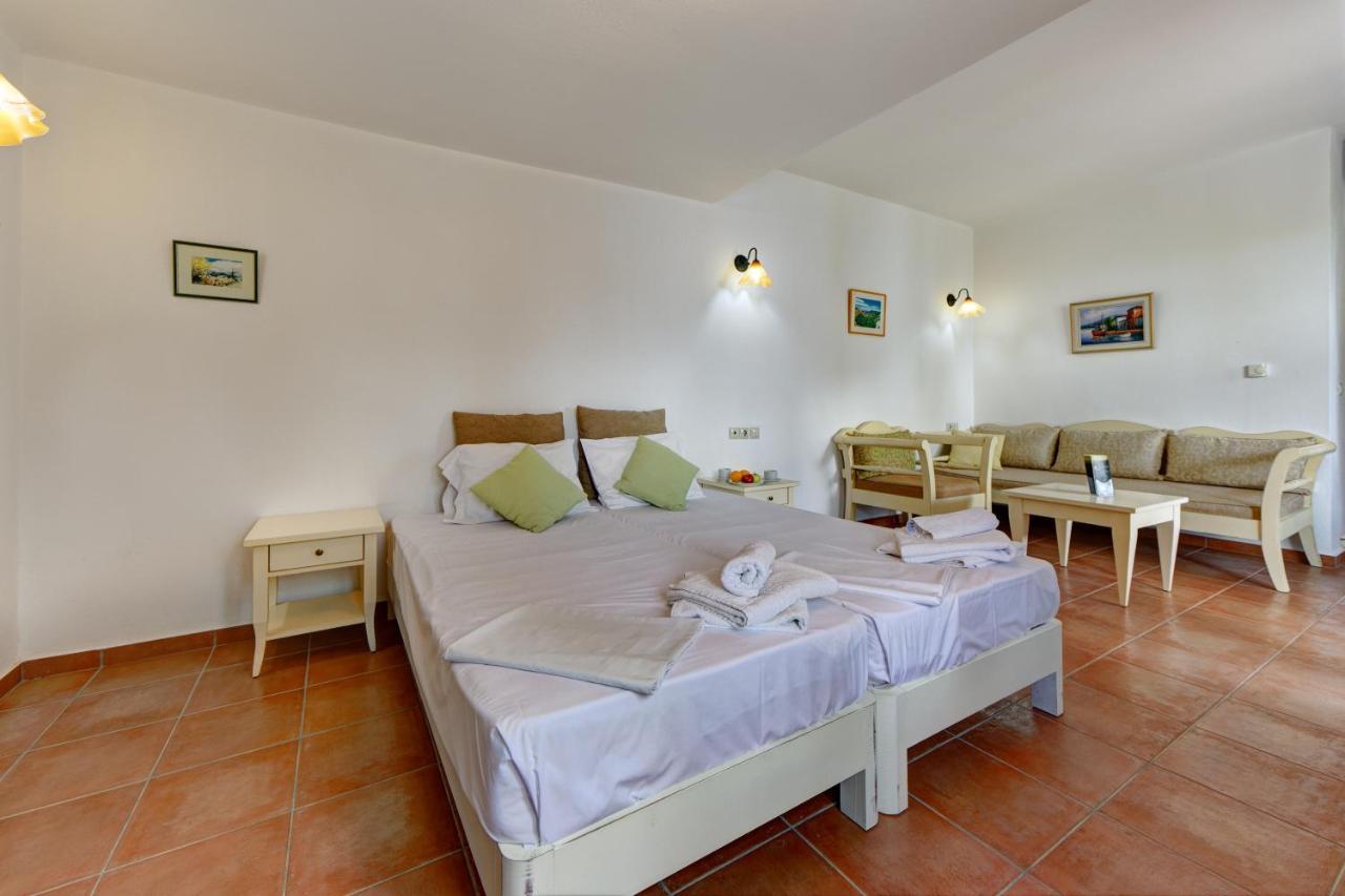 Mourtzanakis Residence - Traditional Eco Hotel In Achlada Экстерьер фото